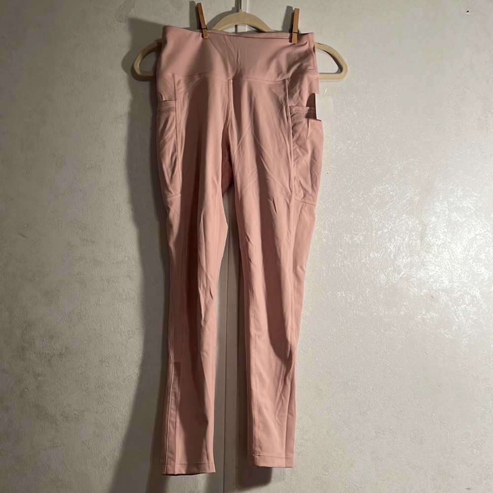 Women’s workout leggings with pockets